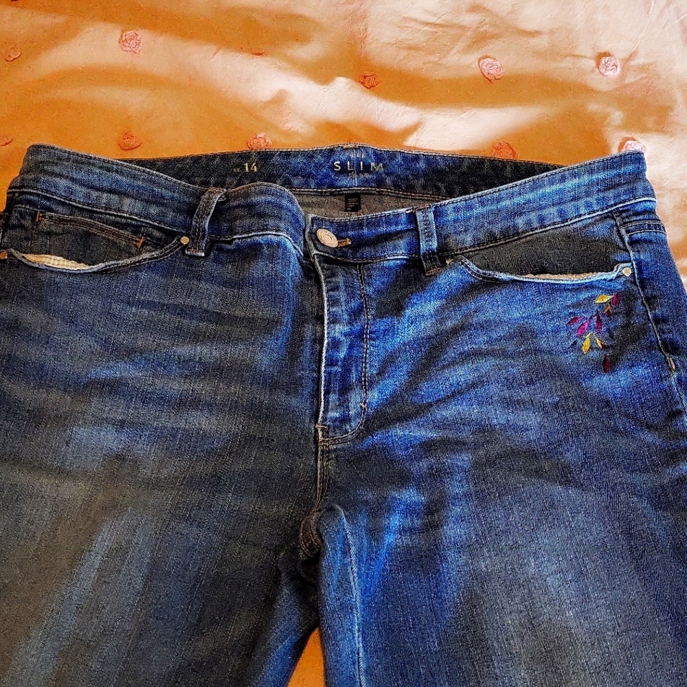 COPY - White house black market crop embroidery jeans!